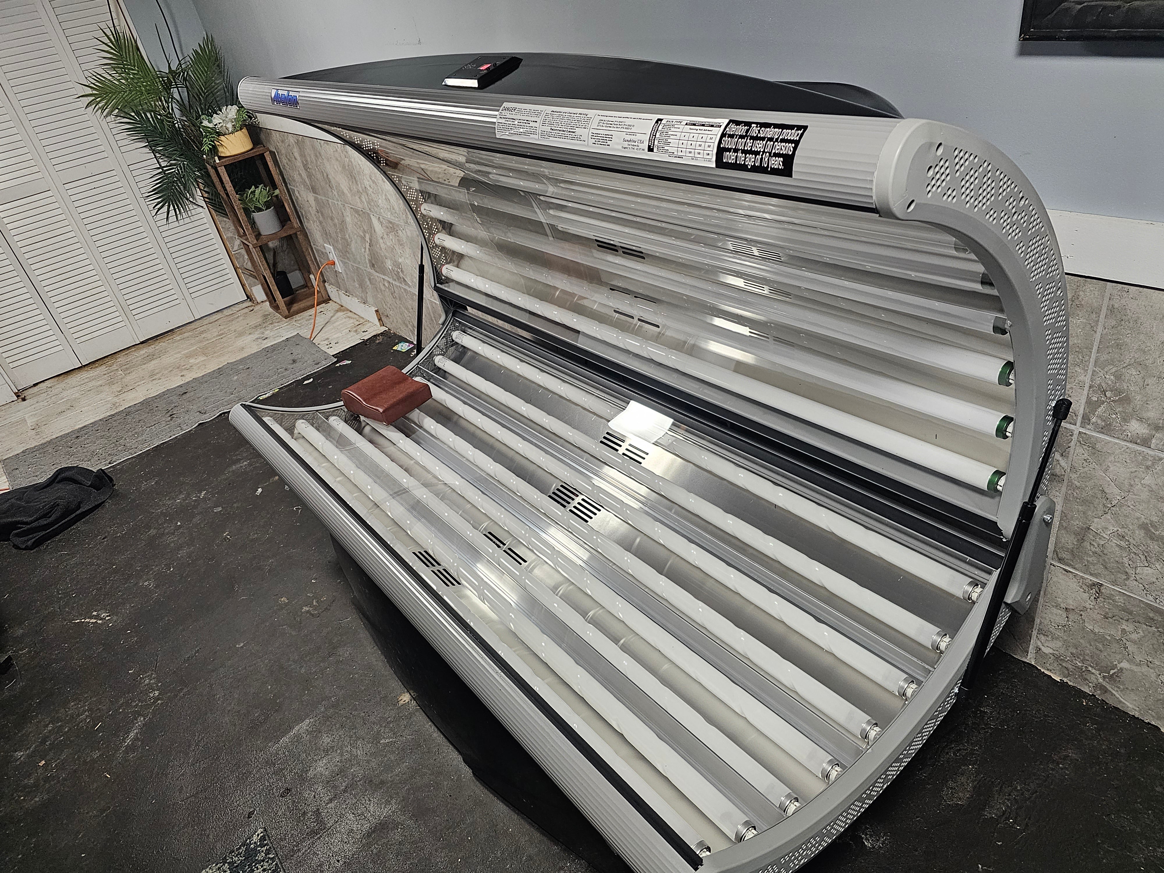 ESB Avalon 16 Tanning Bed - 110v