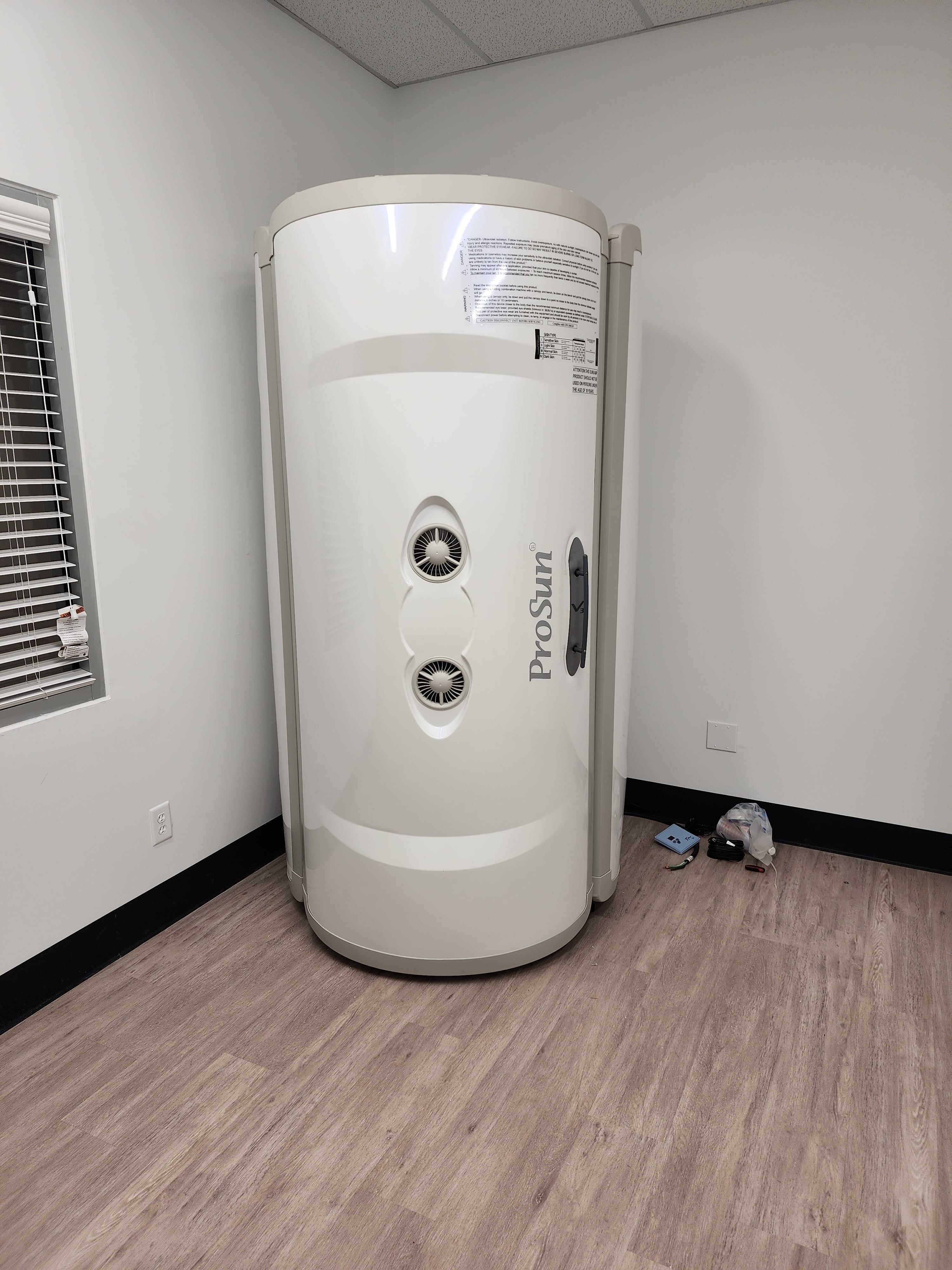 PROSUN V3 10 Minute Level 4 42 Bulb Commercial Stand Up Tanning Booth ...
